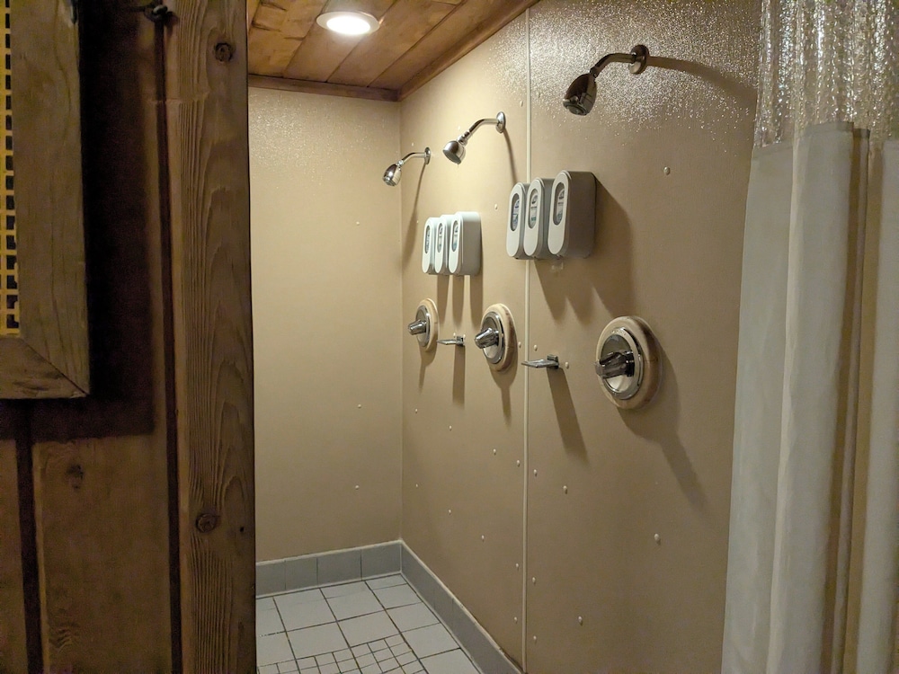 Magnuson Hotel Copper Crown - photo 36