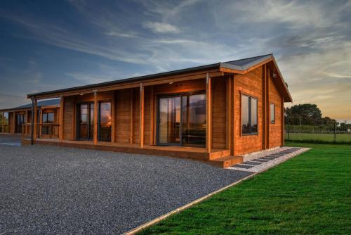 Deerbrooke Kaikōura Chalets Chalet 1 — 4-Star Luxury Hotel in Kaikoura, New Zealand