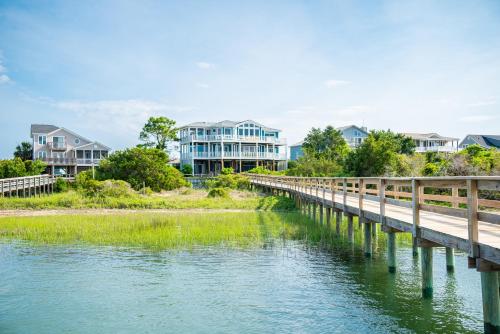 Pier Pleasure by Oak Island Accommodations - photo 27