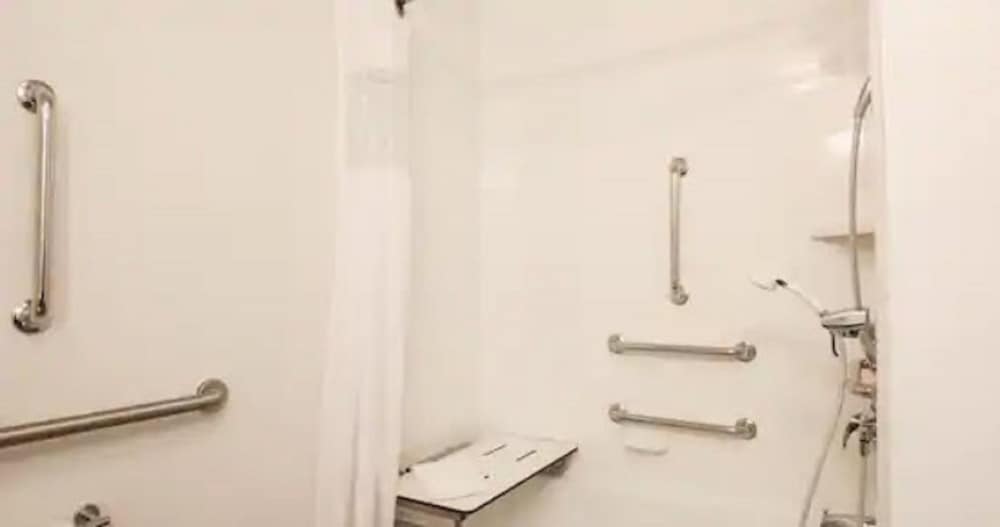 Hampton Inn And Suites Camarillo - photo 30