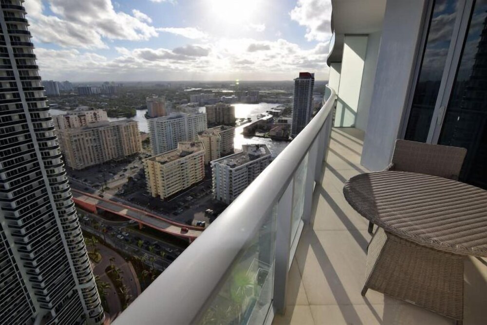 Oceanfront & Bay View 2 Bed 2 Bath @ Hyde Beach Resort - photo 29
