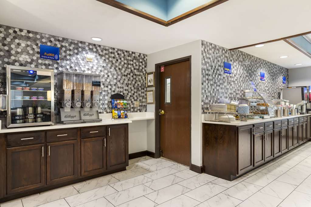 Best Western Medical Center North Inn & Suites Near Six Flags - photo 4