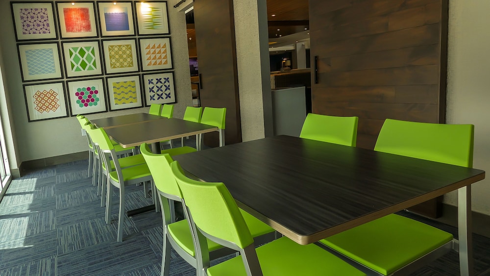 Holiday Inn Express & Suites Miami Airport East by IHG - photo 65
