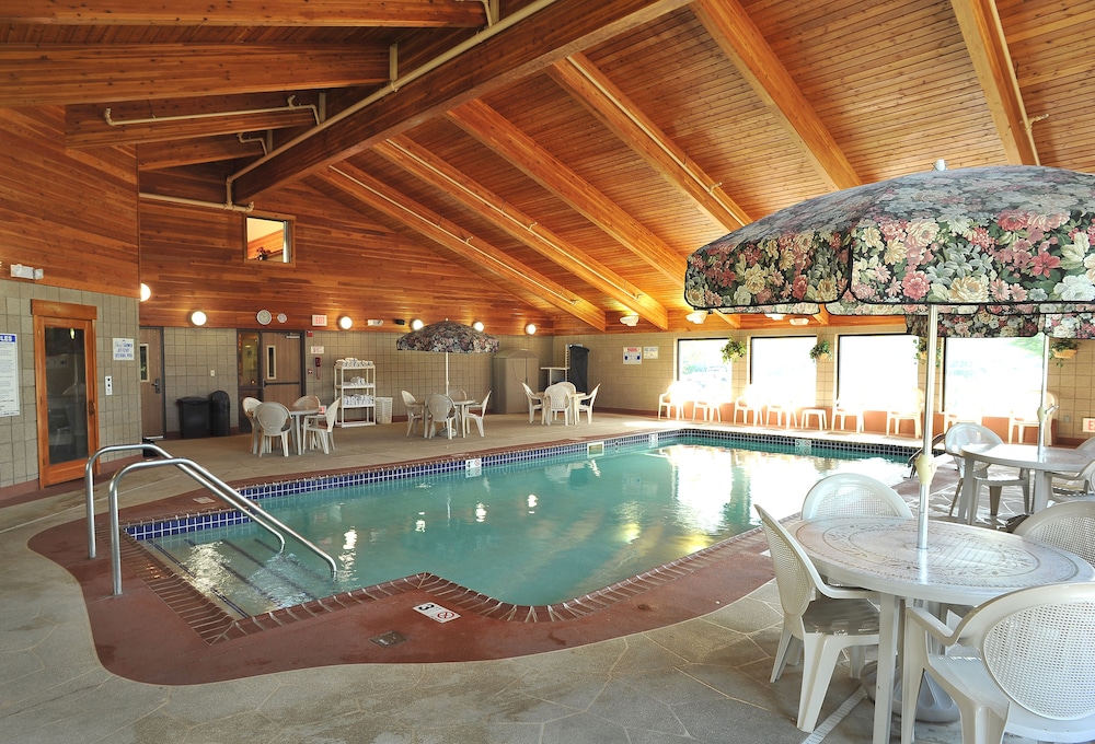 AmericInn by Wyndham Oswego - photo 9