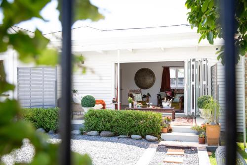 Grace Road Cottage — 4-Star Luxury Hotel in Tauranga, New Zealand