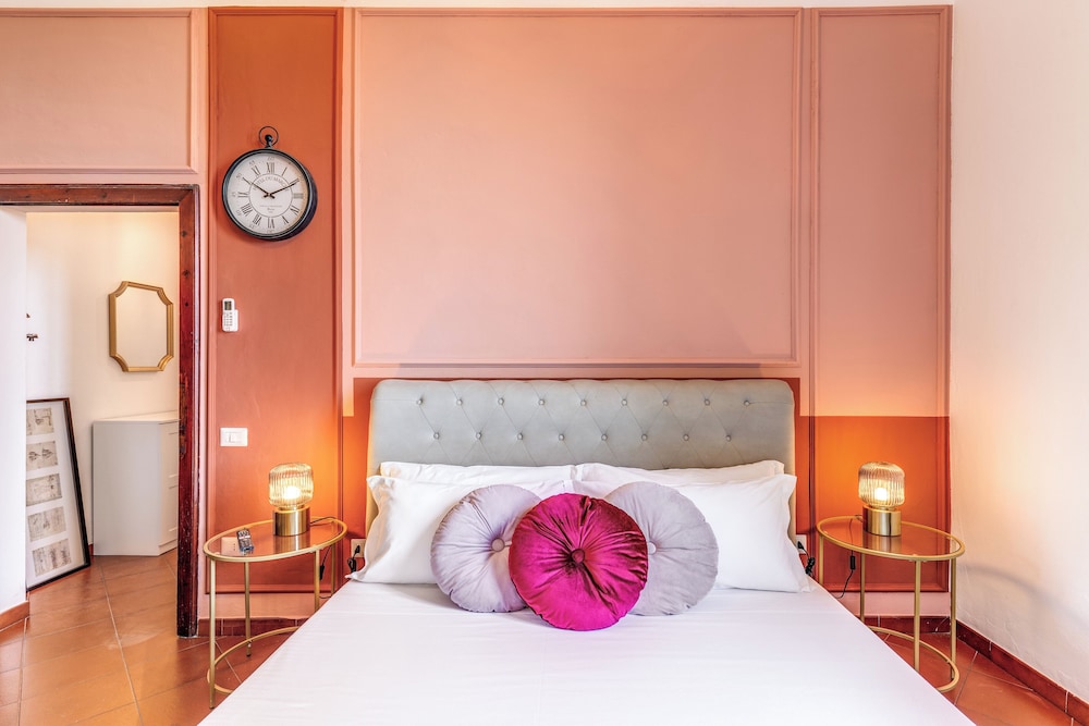 AwesHome Villa Tower in Pisa, Italy