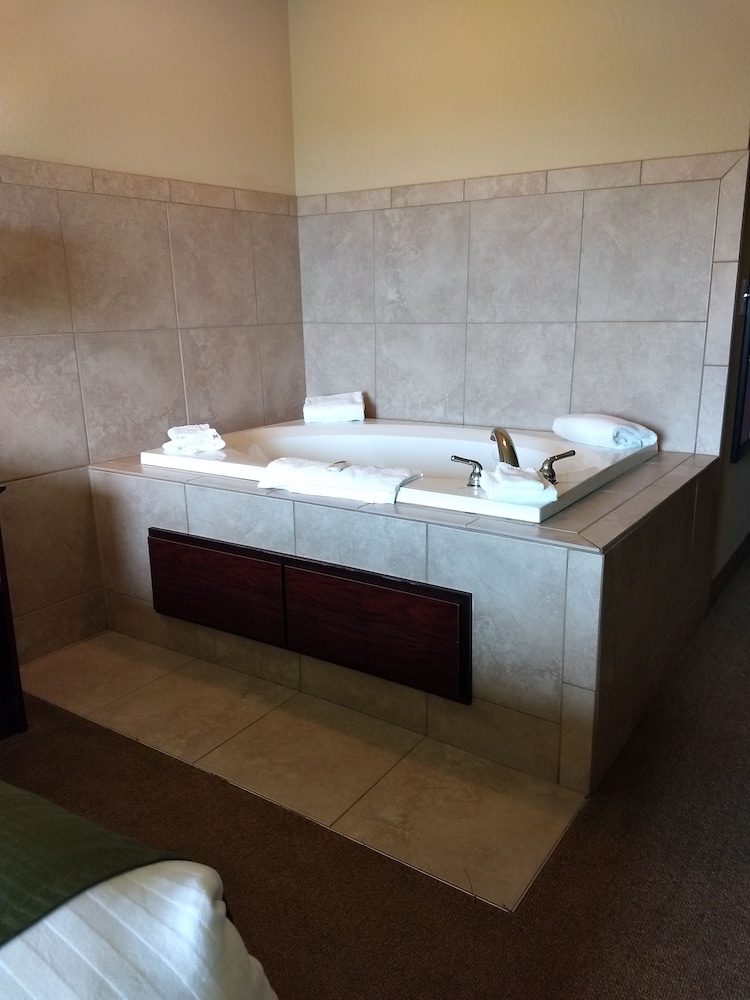 AmeriVu Inn & Suites Crookston - photo 9