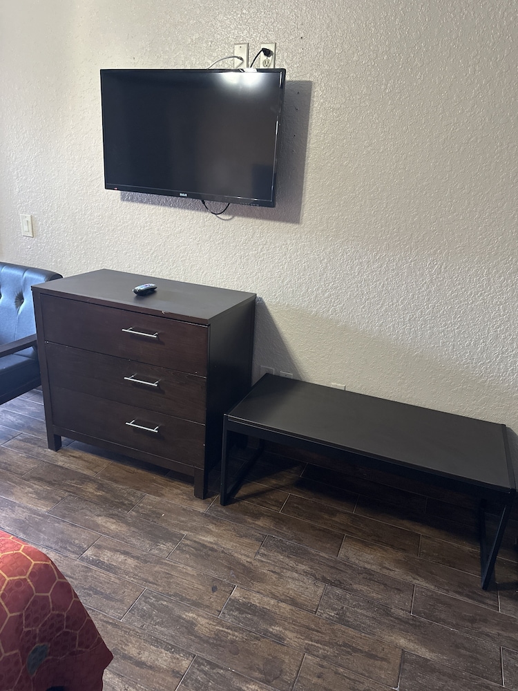 Luxury Inn and Suites - photo 7