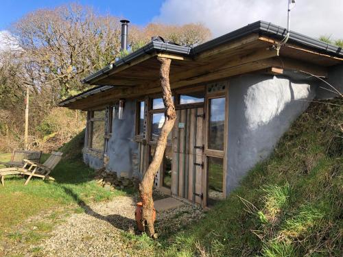 Rabbits 1or 2 bedroom hobbit style hillset earthen dartmoor eco home — 4-Star Luxury Hotel in South Brent, United Kingdom