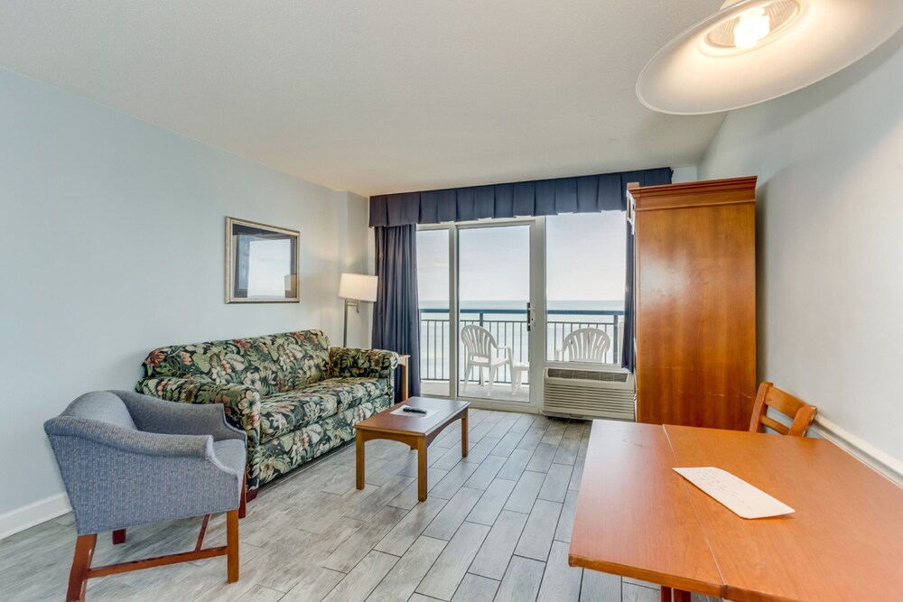 Boardwalk Resort by Hosteeva - photo 69