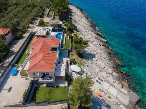 Beachfront Villa Grski Rat Korčula with pool by AdriaticLuxuryVillas — 4-Star Luxury Hotel in Blato, Croatia