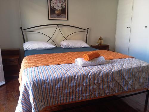 Comfort Bed In A Room 5 From Metro — Athens
