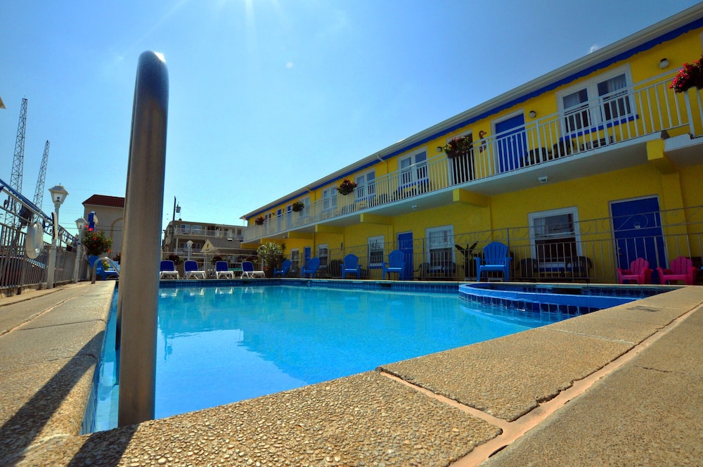Nantucket Inn & Suites - photo 23