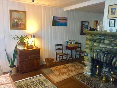 Corea Harbor's Black Duck Inn - photo 6