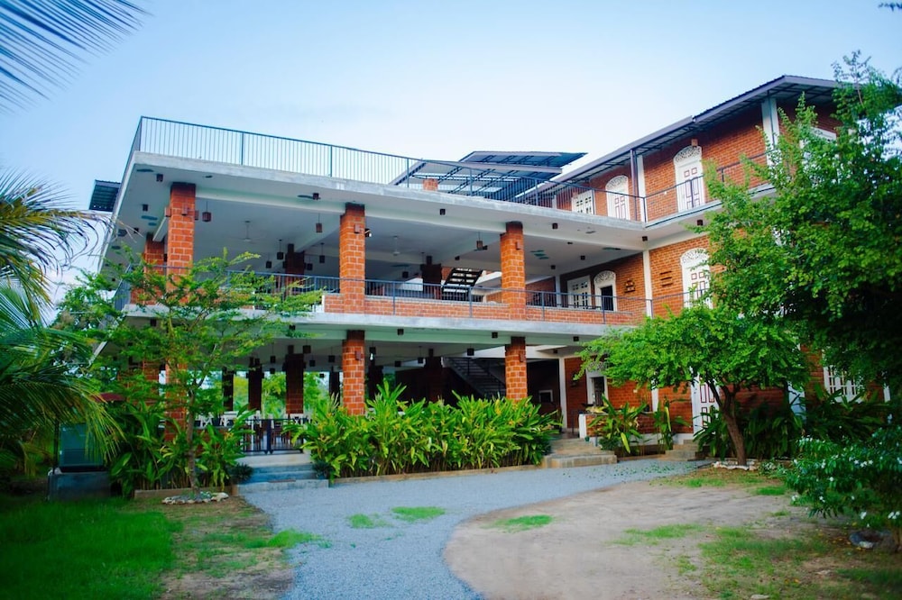 Sky 14 Safari Resort in Kataragama, Sri Lanka