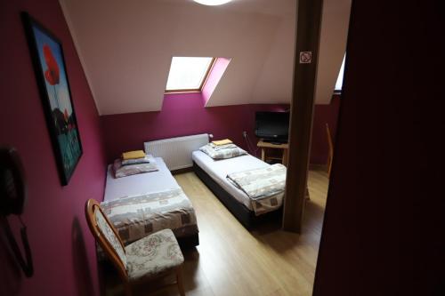 Adampol Pokoje - carbon neutral hotel in Strumien
