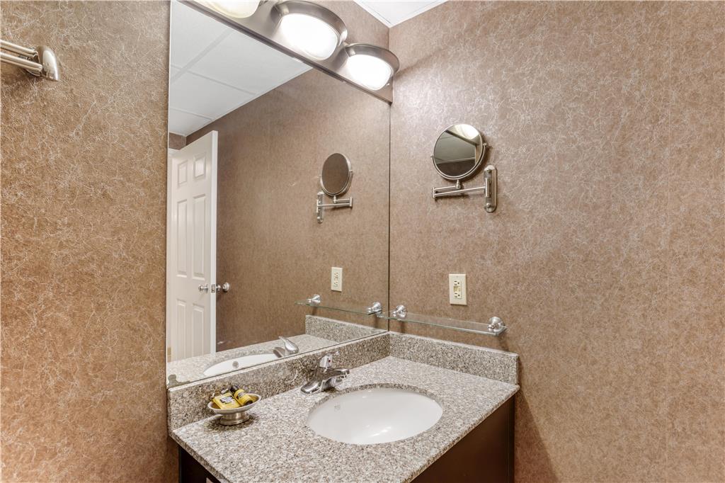 Best Western PLUS Morristown Inn Florham Park - photo 32