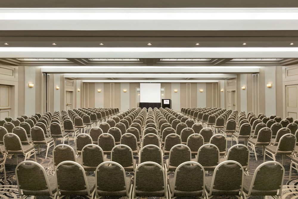 DoubleTree by Hilton New York LaGuardia Airport - photo 35