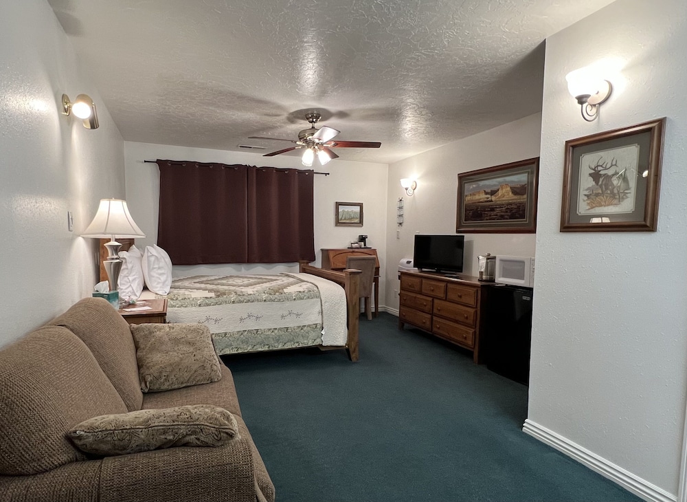 The Snuggle Inn - photo 15