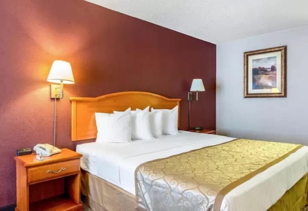 The Parkwood Inn & Suites - photo 9