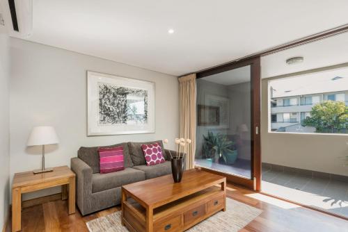 Casablanca 2 21 25 Fletcher Street — 4-Star Luxury Hotel in Byron Bay, Australia