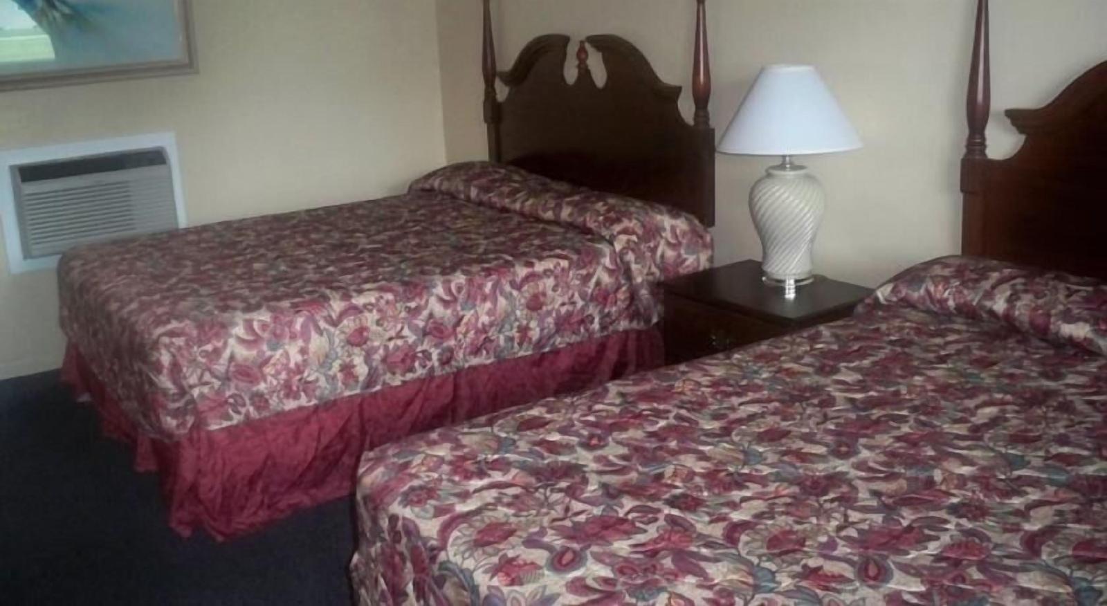 Catalina Airport Motel - photo 17