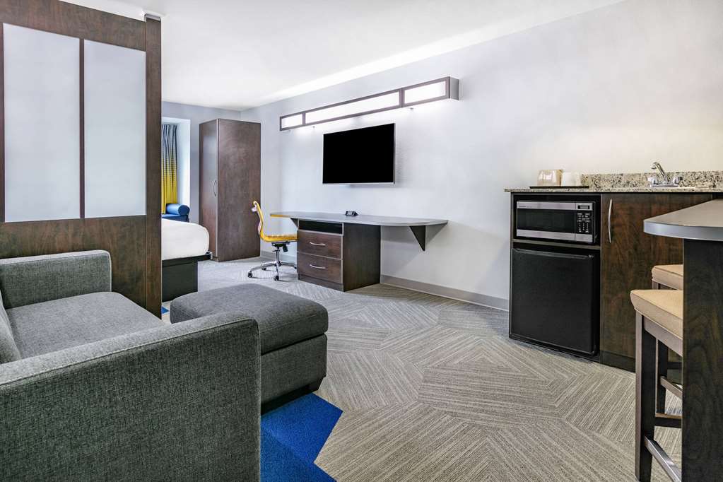 Microtel Inn & Suites by Wyndham Austin Airport - photo 14