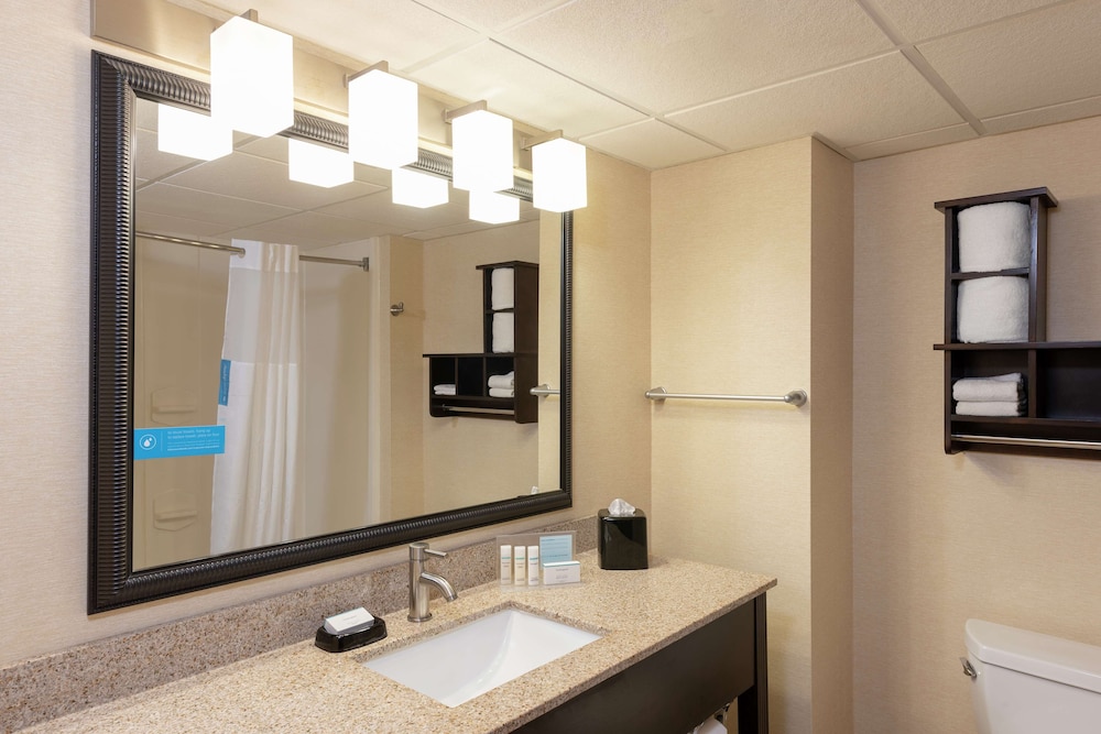 Hampton Inn & Suites Cleveland Airport Middleburg Heights - photo 40