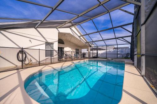 4BR 3BA Large Private Pool Free WiFi Near Disney — 4-Star Luxury Hotel in Davenport, United States