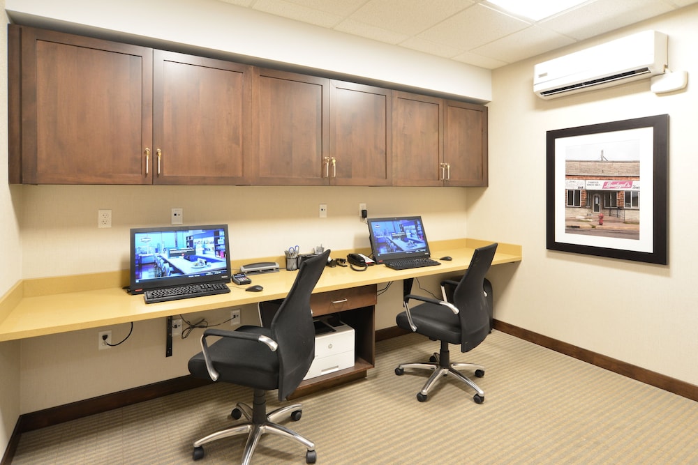 Hampton Inn & Suites Menomonie UW Stout - photo 51