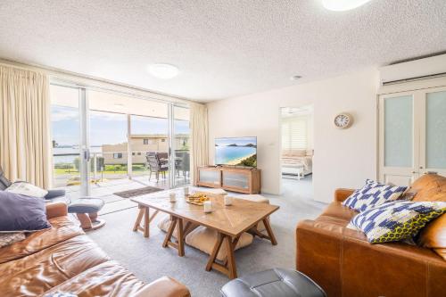 Portofino 17 Laman Street First floor unit with beautiful views air con and Wi Fi and close to town — 4-Star Luxury Hotel in Tea Gardens, Australia