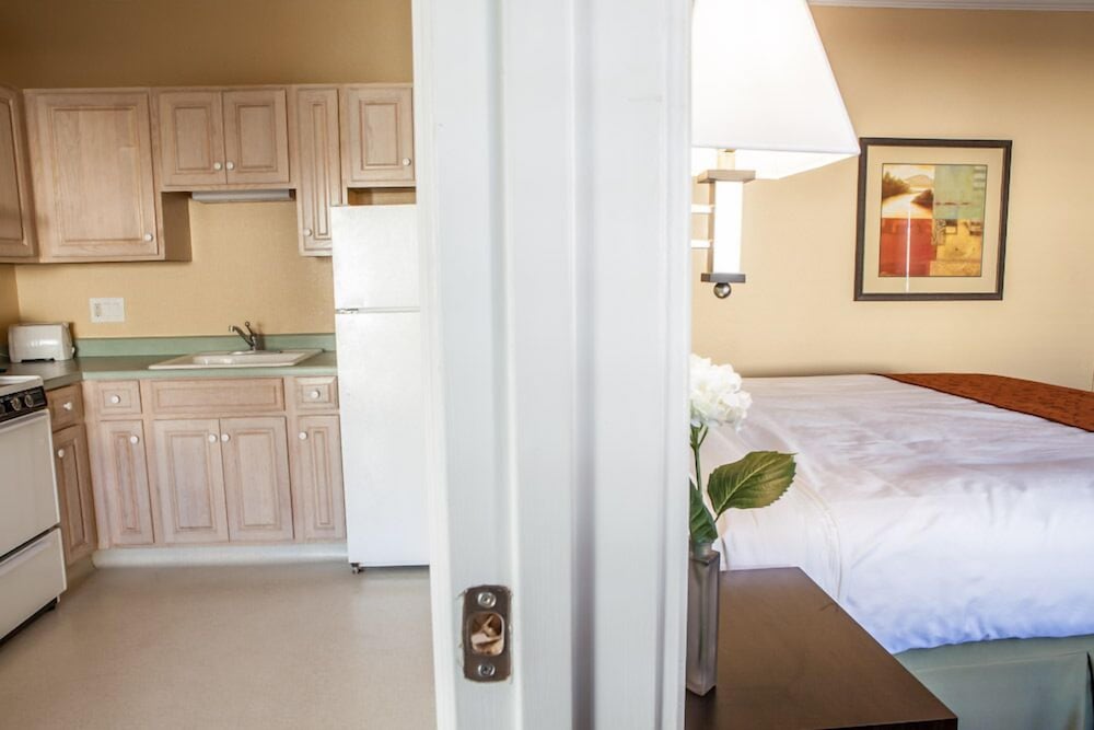Marinwood Inn & Suites - photo 10