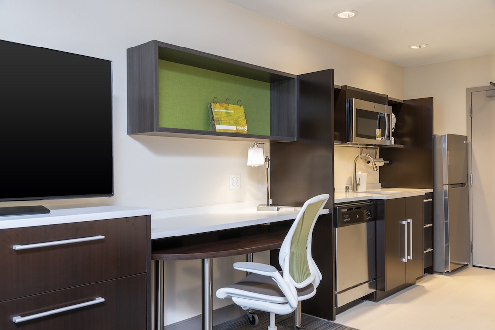 Home2 Suites by Hilton Des Moines at Drake University - photo 18