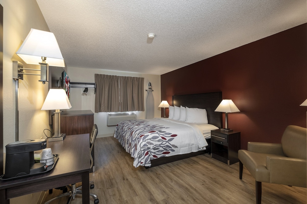 Red Roof Inn Greensburg - photo 12