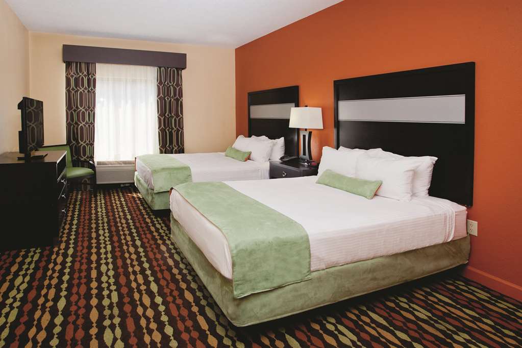 La Quinta Inn & Suites by Wyndham Florence - photo 18
