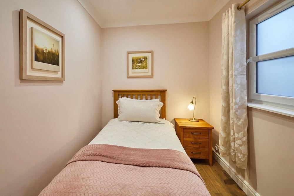 Host Stay Gas Light Cottage