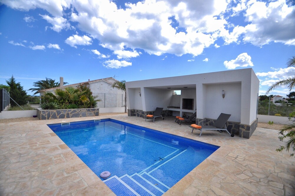Paradise House — 4-Star Luxury Hotel in L'ametlla De Mar, Spain