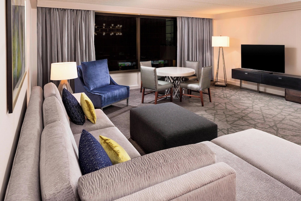 Sheraton Bloomington Hotel - photo 16