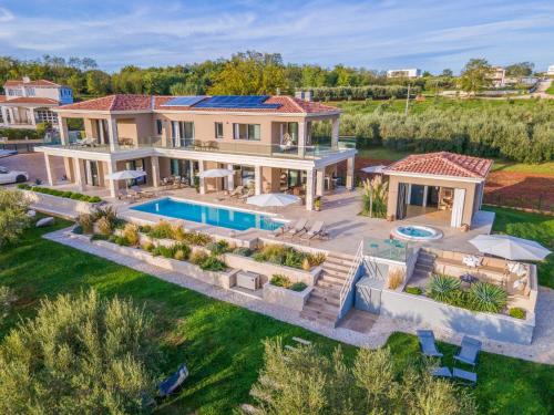 Villa Christall by Interhome — 4-Star Luxury Hotel in Kastelir, Croatia