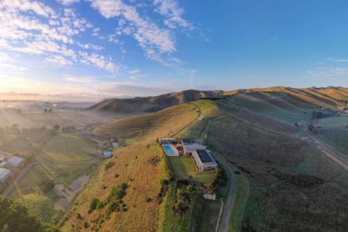 Mountainview Villa Suite in an 6 bedroom Villa — 4-Star Luxury Hotel in Blenheim, New Zealand