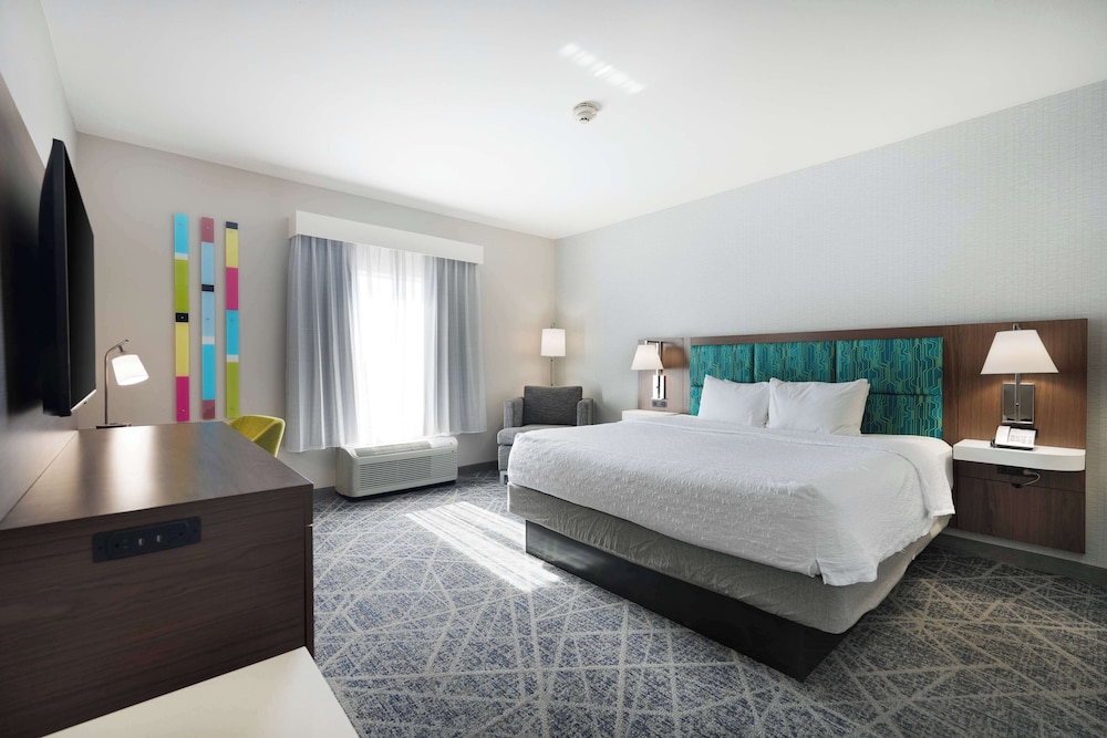 Hampton Inn & Suites Tulsa Central - photo 20
