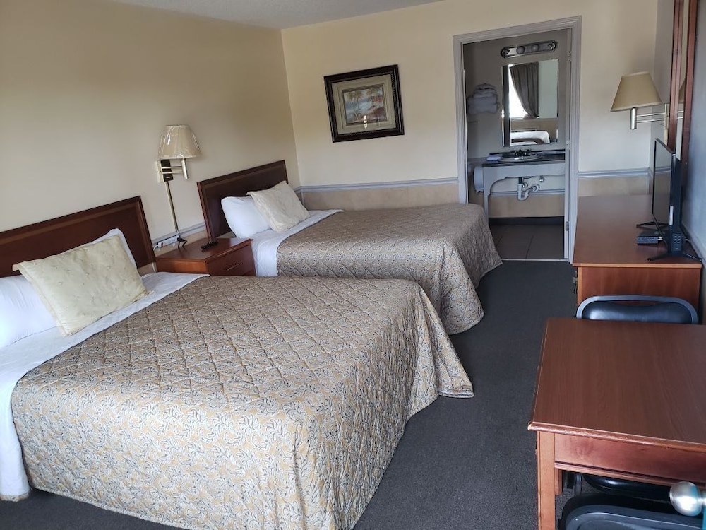 Traveler's Choice Motel - photo 5