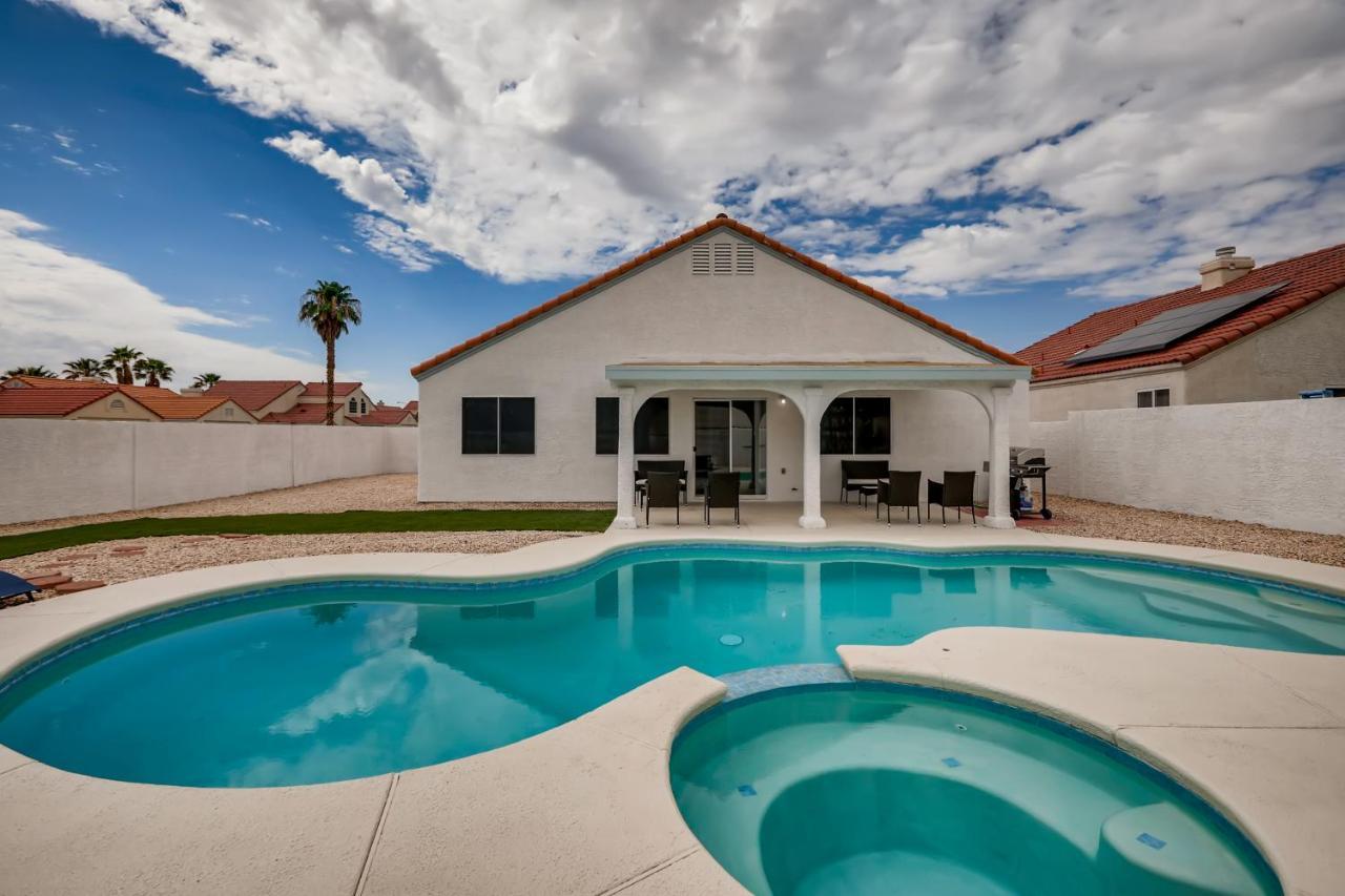 Luxurious House with a Pool Spa And Patio Sleeps 6 Comfortably — 4-Star Luxury Hotel in North Las Vegas, United States