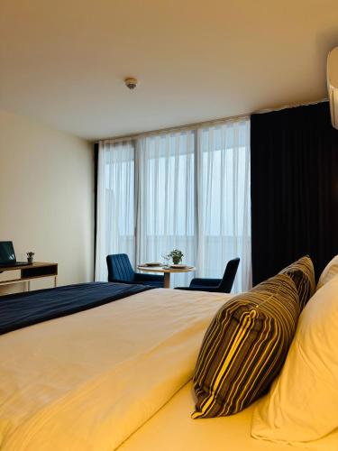 Special Sea View Aparthotel In Orbi City