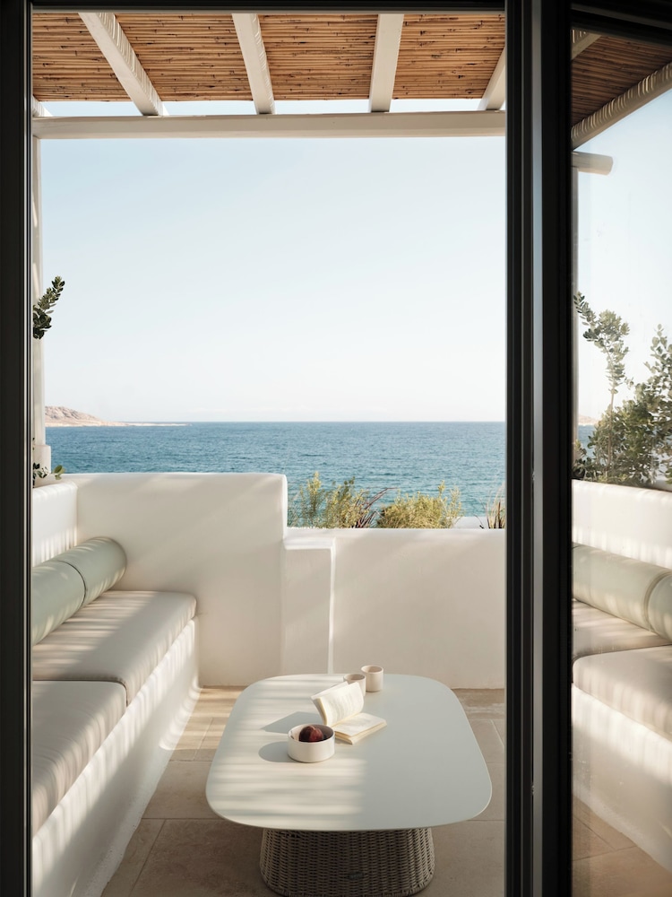 Akria Seaside Suites - last minute hotel in Paros