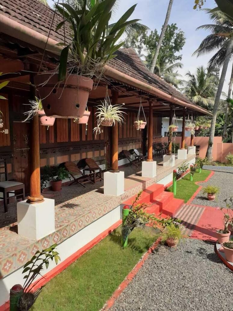 Tentgram Alleppey Riverfront — hotel in Vaikam