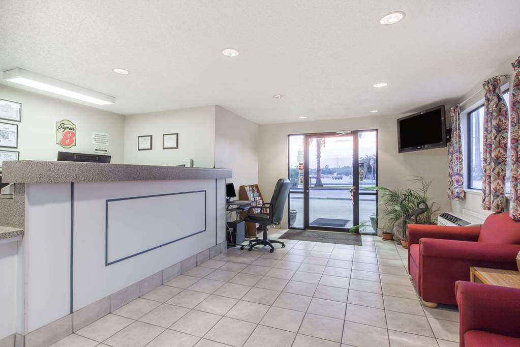 Super 8 by Wyndham Cleveland TX - photo 2