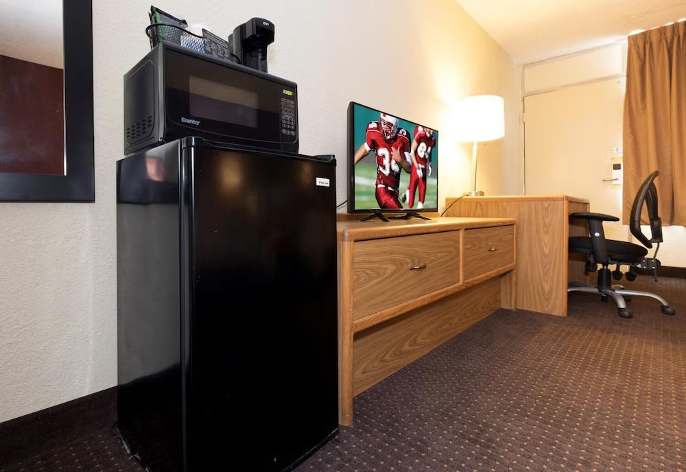 Days Inn by Wyndham Williamsport - photo 15