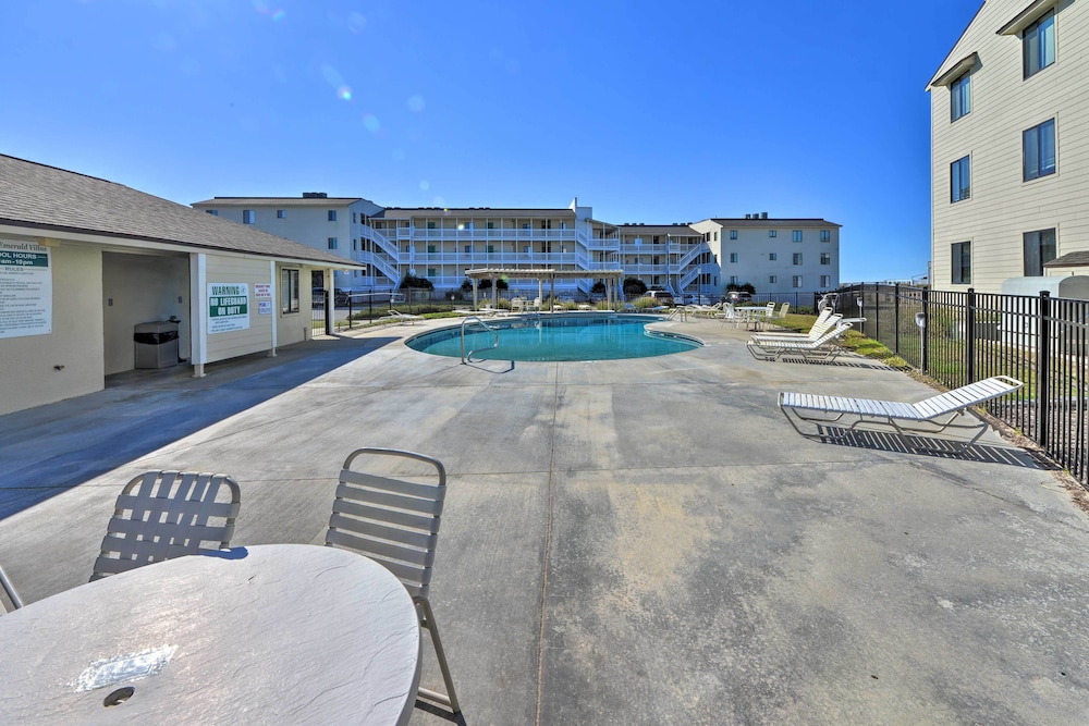 Emerald Isle Resort Style Condo Walk to Beaches - photo 13