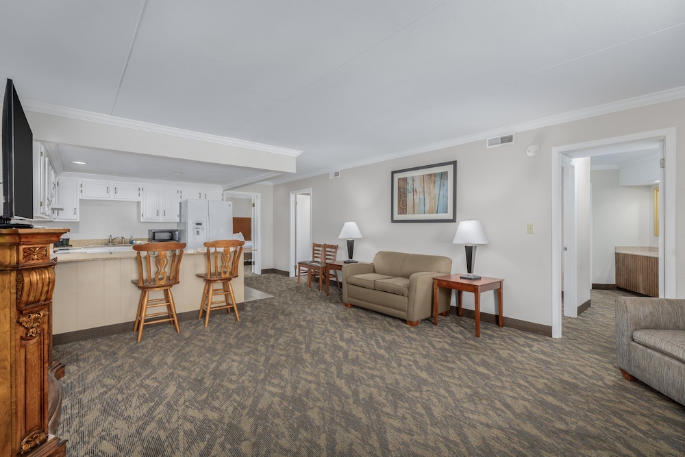Crossroads Inn & Suites - photo 6